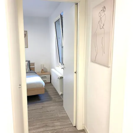 The Lakeside - Strategic Position! アパート *